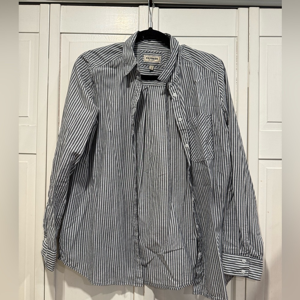 Express boyfriend fit button down size medium‎ EUC